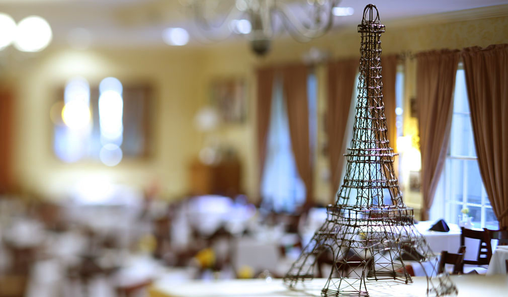 French bistro table setting